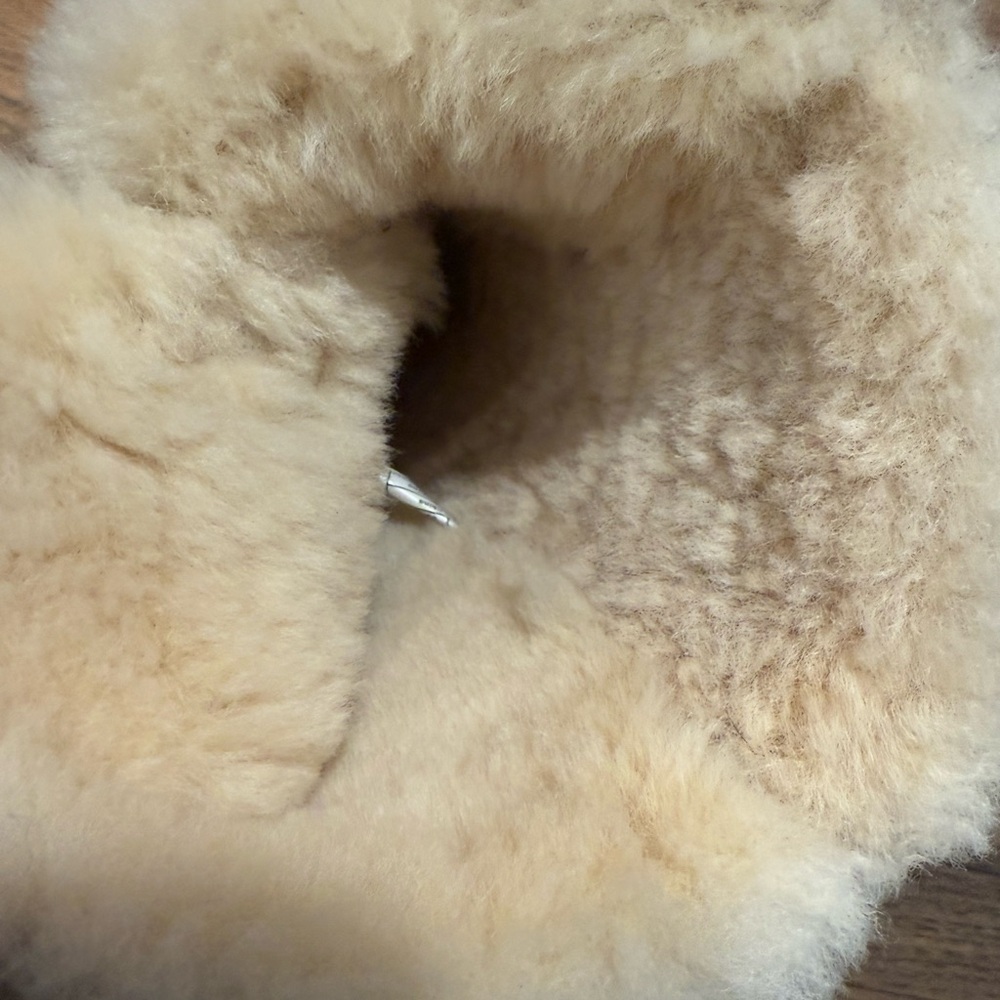 Bailey Button Uggs - Size 9 - Great Condition - image 3